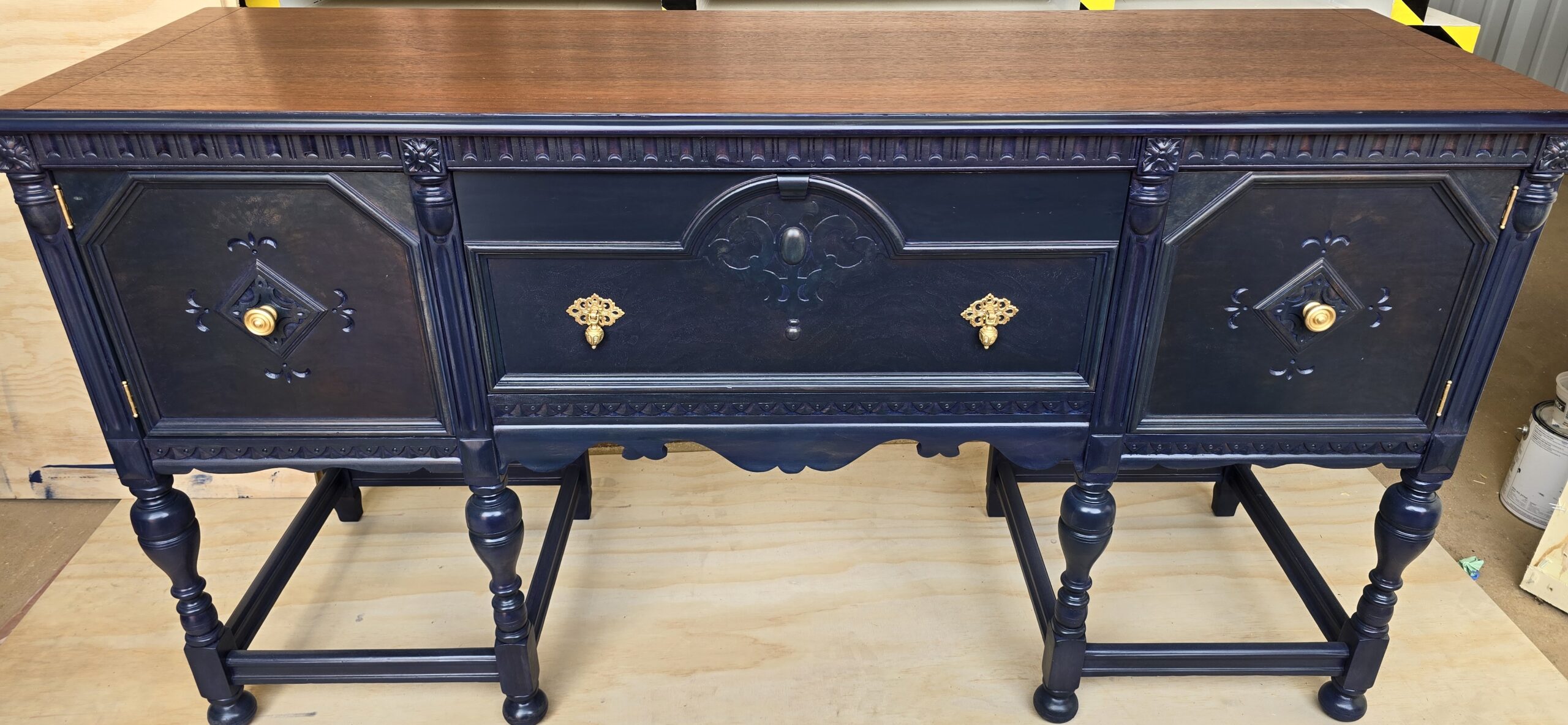 ST 1 - Vector Arts Side Board